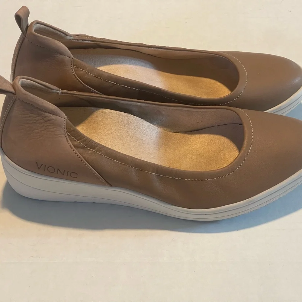 Vionic shoes women’s size 7.5 tan pre-owned‎ condition - Picture 2 of 8